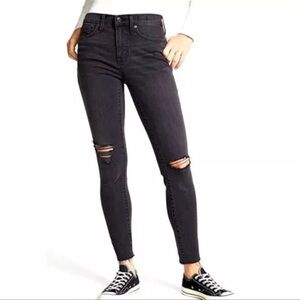 Madewell Black 10" High Riser Skinny Skinny Distressed Jeans. Size 28